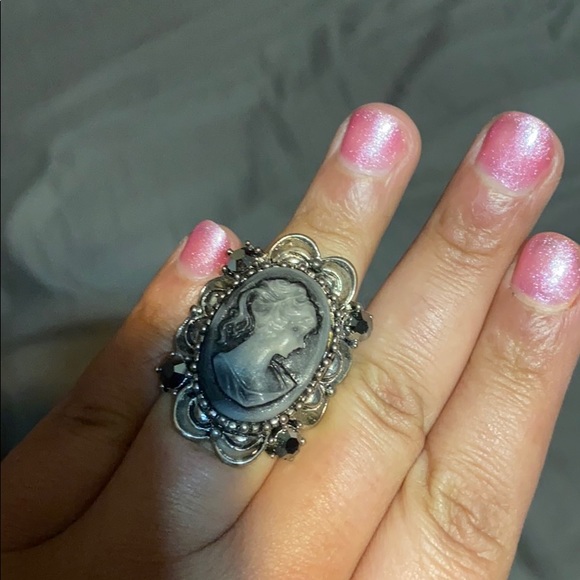 Cameo Cocktail Ring - Picture 1 of 2